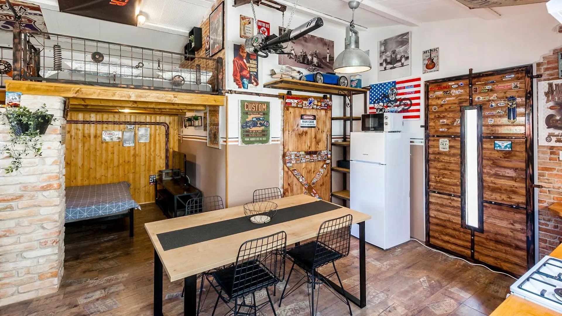 Industrial Style Studio House Eni, With Parking, Bbq, Ac In Marcana, Ferienwohnung