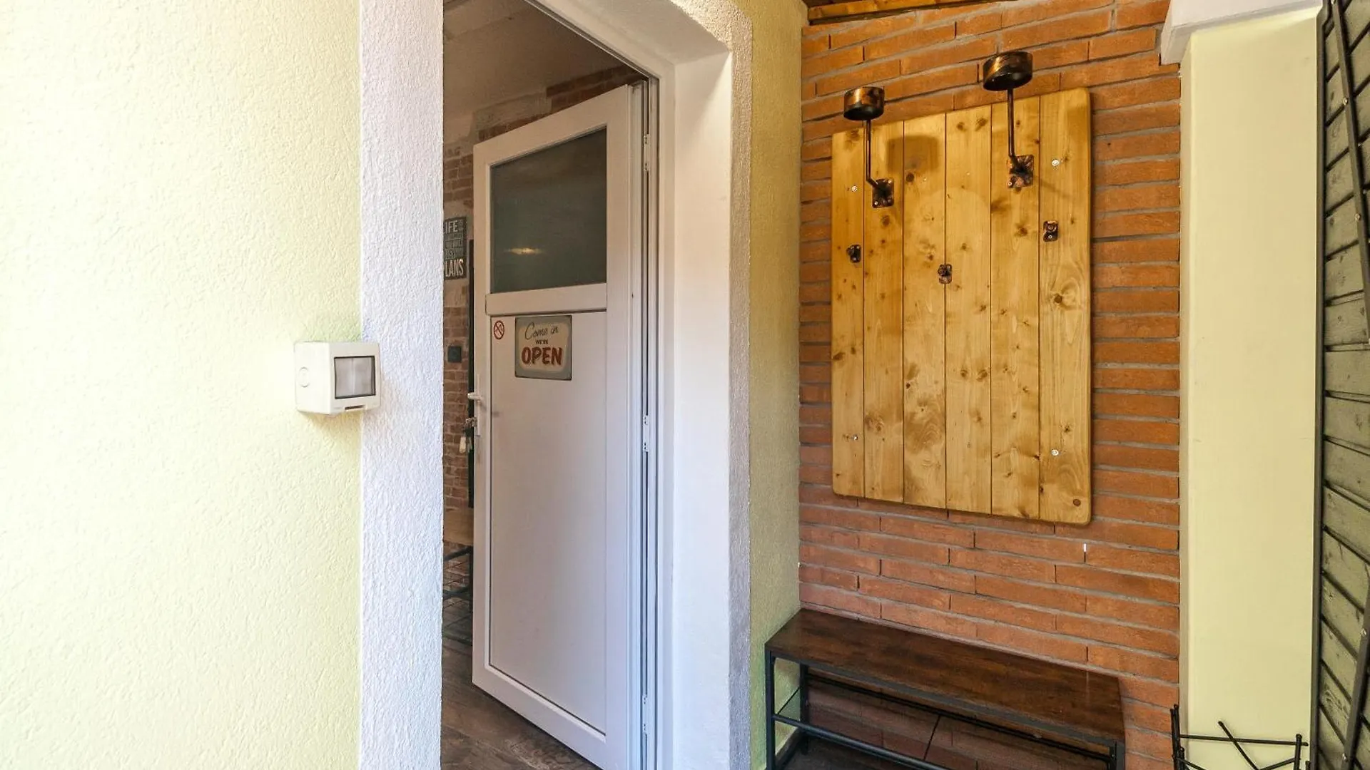 Industrial Style Studio House Eni, With Parking, Bbq, Ac In Marcana, Ferienwohnung Apartamento