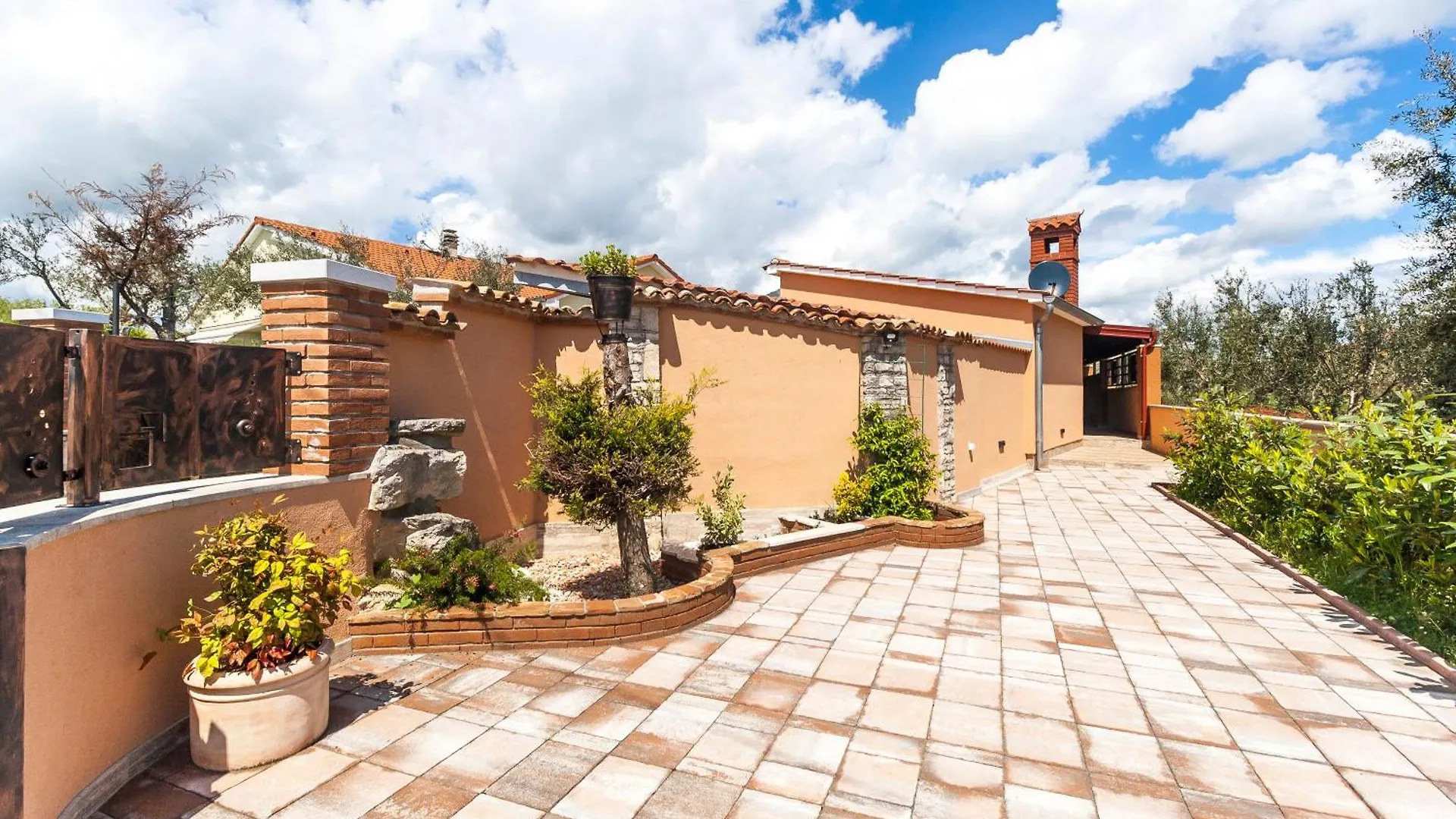 Industrial Style Studio House Eni, With Parking, Bbq, Ac In Marcana, Ferienwohnung 0*,  Kroatien