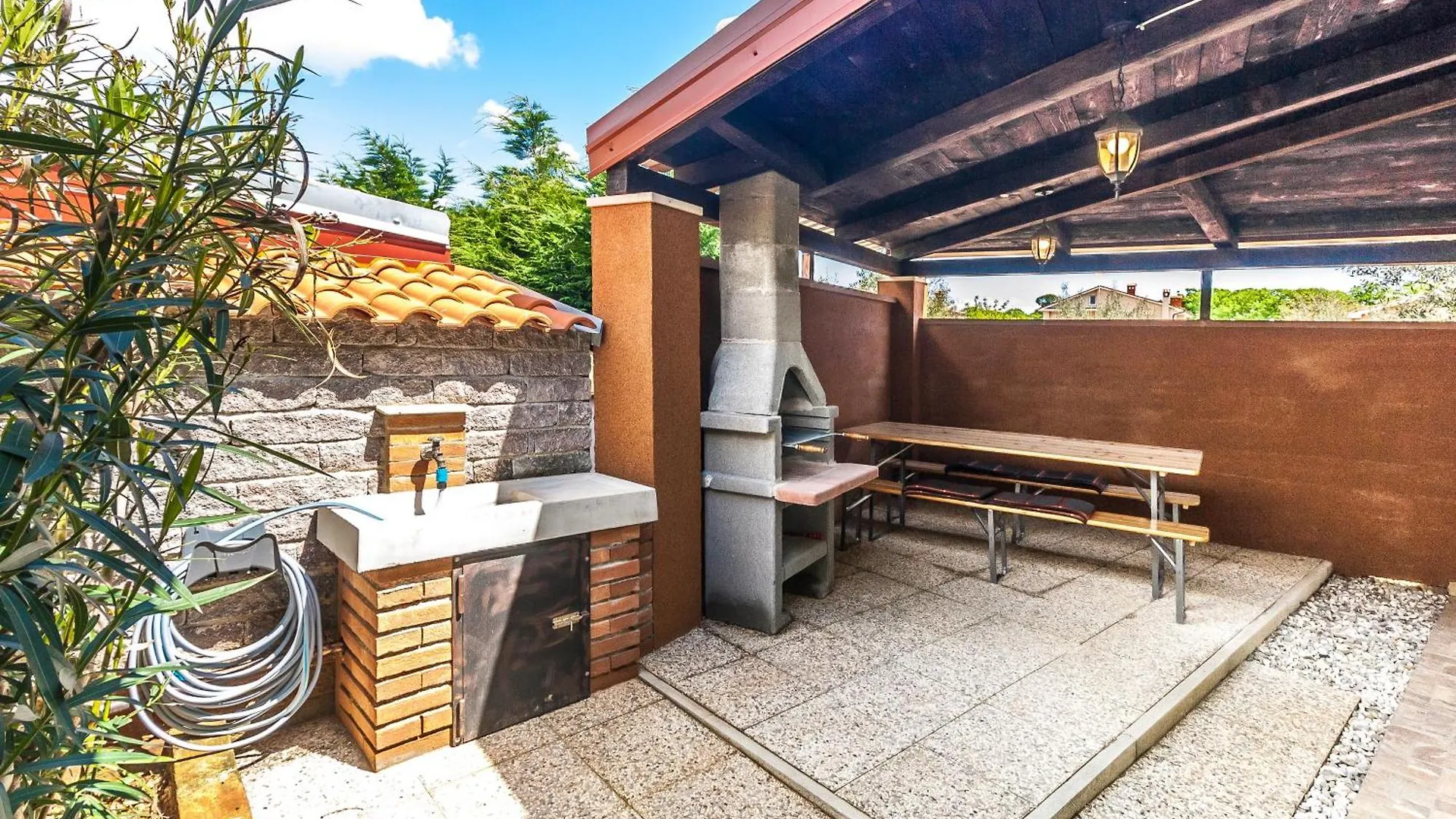 Industrial Style Studio House Eni, With Parking, Bbq, Ac In Marcana, Ferienwohnung